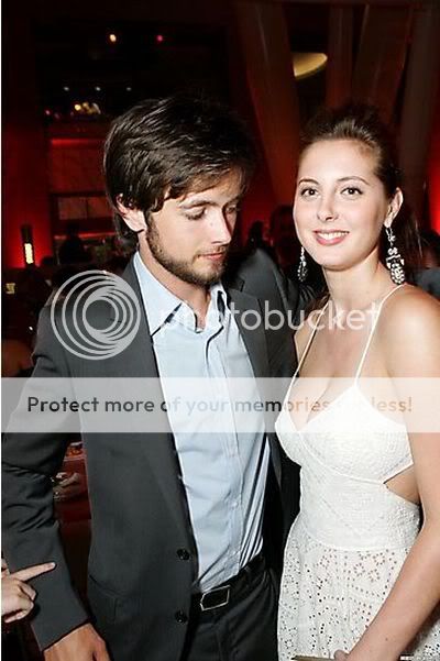 Celebrity Busted on Celebrities Busted Staring At B00bs   Page 2